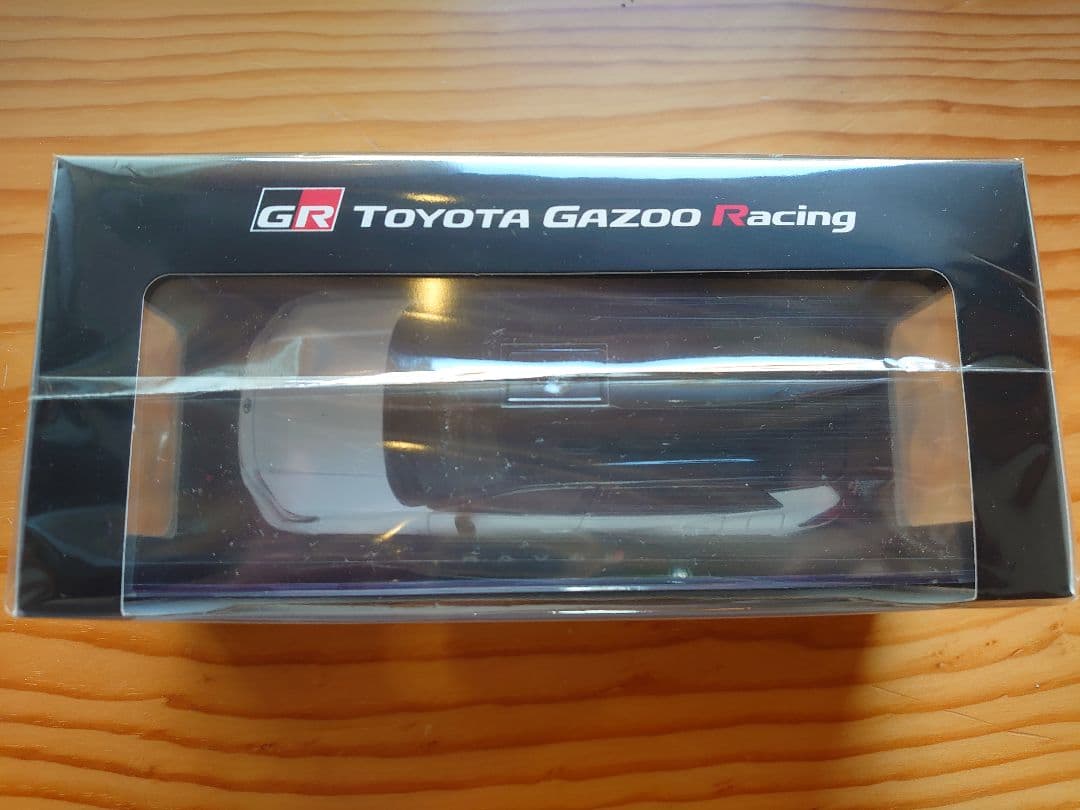 【2台】新型RAV4 GR ブラックレッド／ブラックホワイト　カラーサンプル