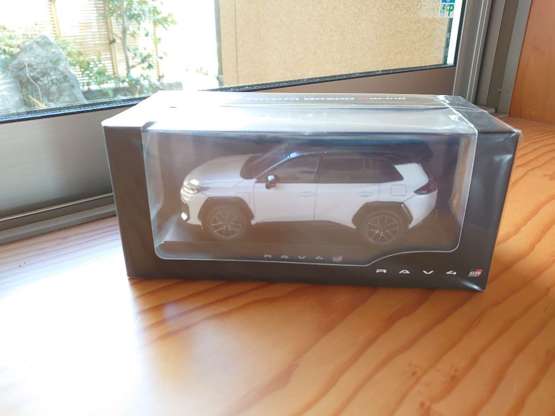 【2台】新型RAV4 GR ブラックレッド／ブラックホワイト　カラーサンプル