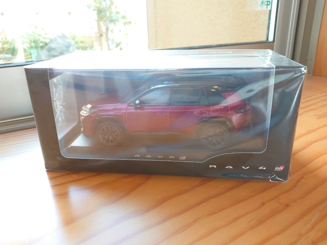 【2台】新型RAV4 GR ブラックレッド／ブラックホワイト　カラーサンプル