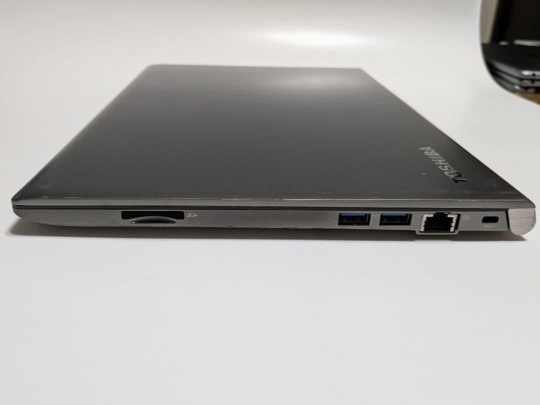 軽量・堅牢ビジネスノート dynabook R63/F