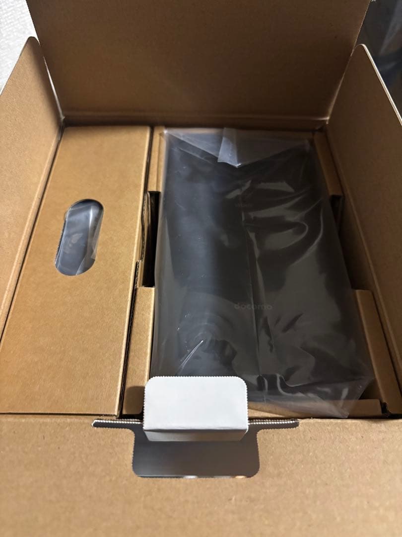 美品 ルーターdocomo 5G HR02 付属品あり