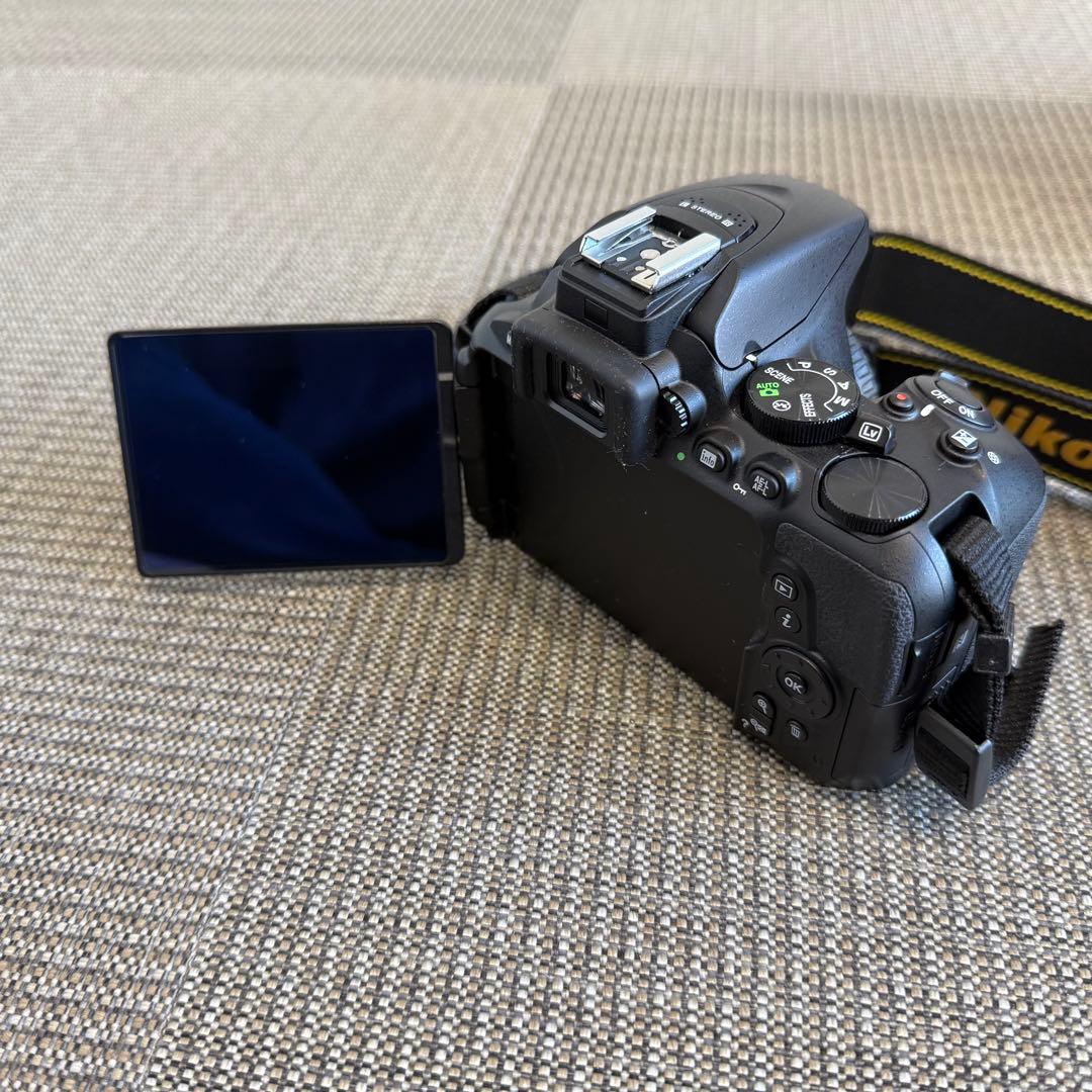 Nikon D5600 レンズ2本・充電器・バッテリー・SDカード・バック付き