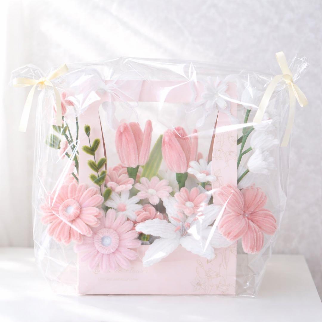 ピンクホワイト花のブーケ　ギフトボックス入り