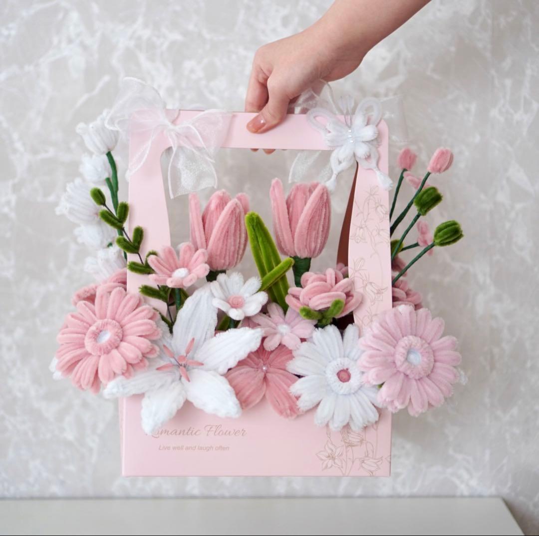 ピンクホワイト花のブーケ　ギフトボックス入り