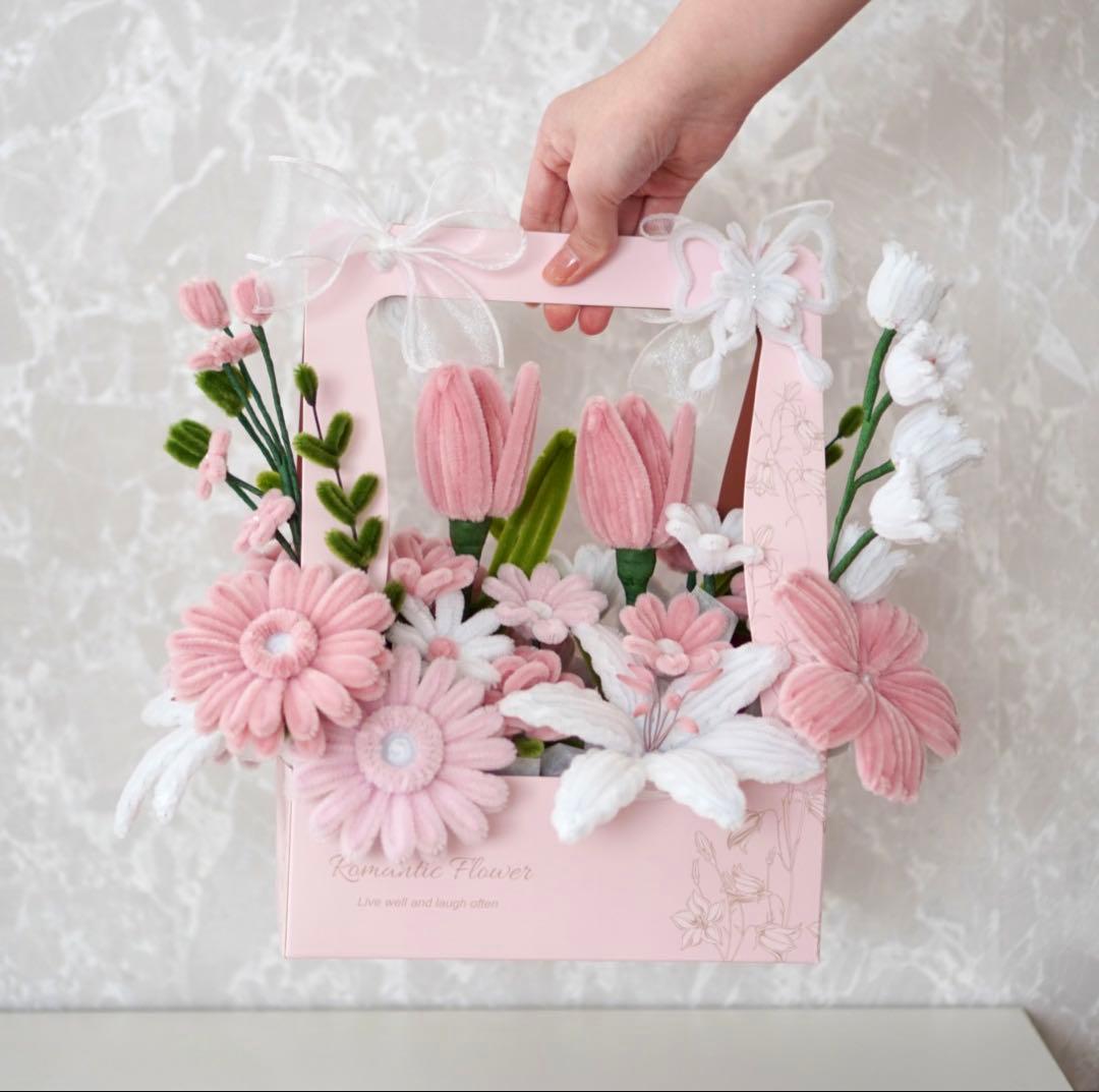 ピンクホワイト花のブーケ　ギフトボックス入り