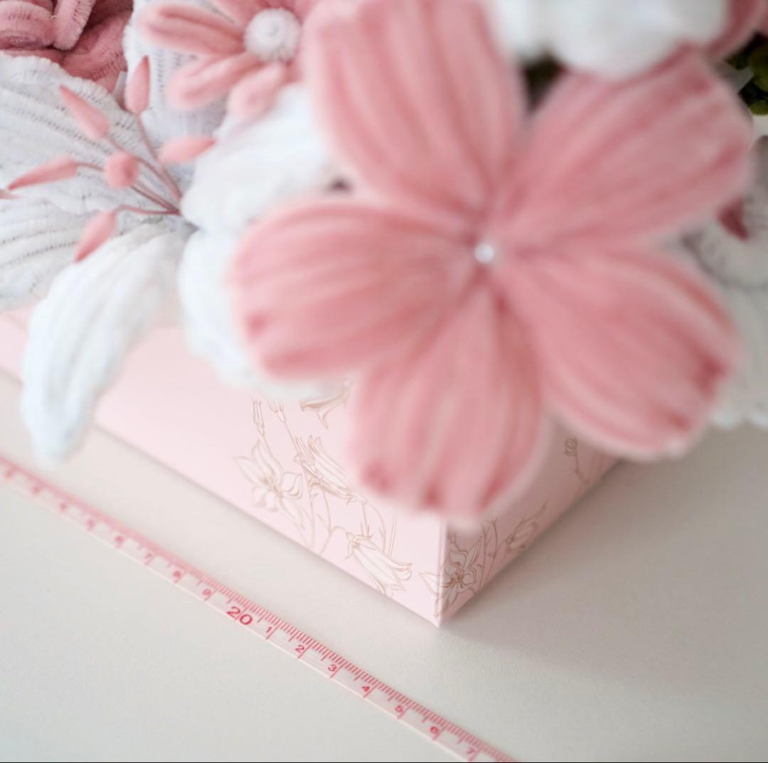 ピンクホワイト花のブーケ　ギフトボックス入り