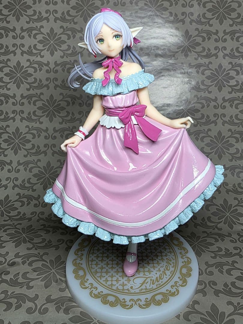 フリーレン（ドレスver.）Corefulフィギュアのリペイント品