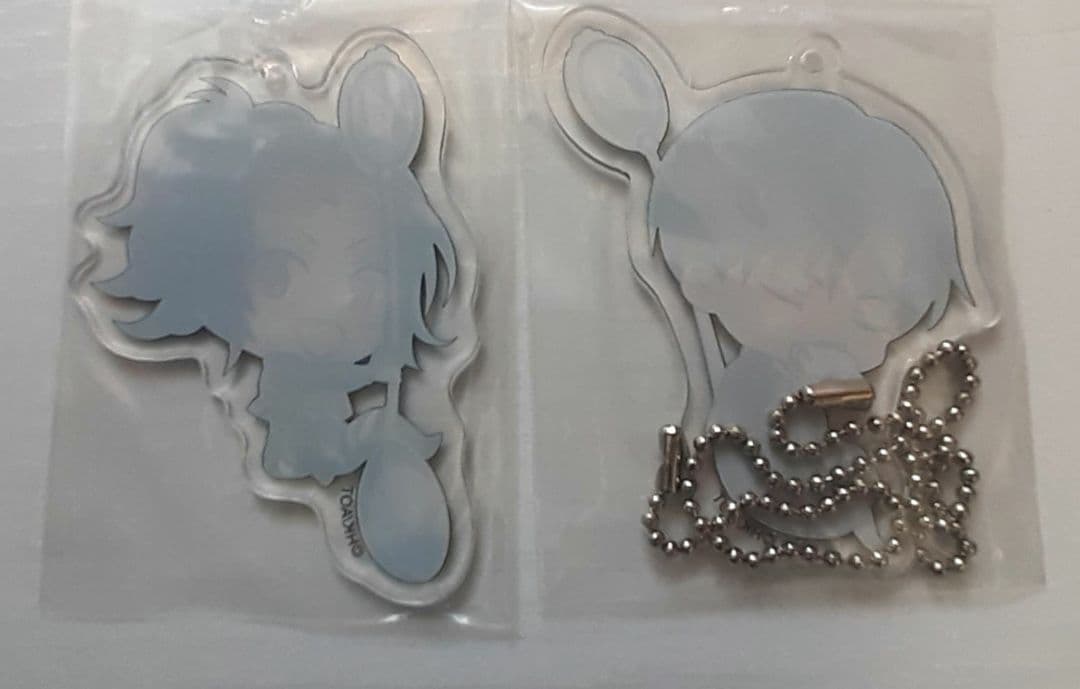 進撃の巨人　リヴァイ　ハンジ　アクリルキーホルダー　2点セット