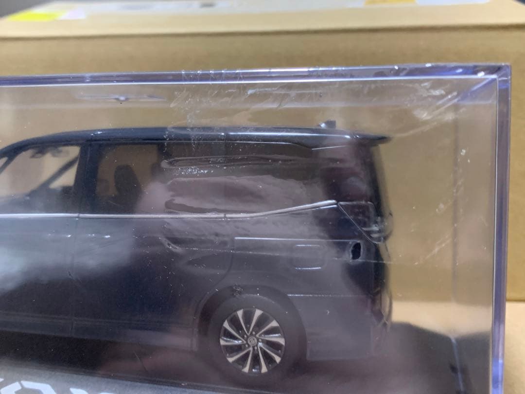 ヴォクシー カラーサンプル マッシブグレー