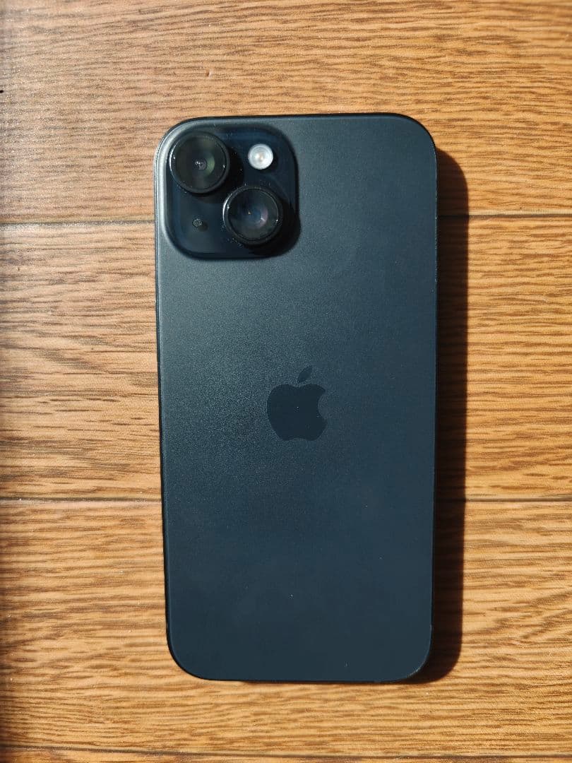 【美品】Apple iPhone 15 256GB ブラック