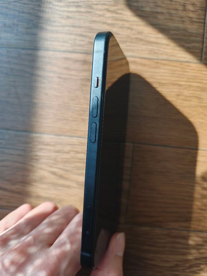【美品】Apple iPhone 15 256GB ブラック