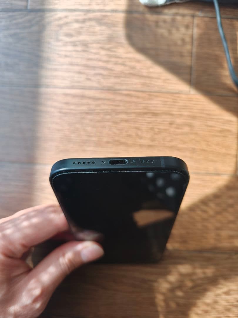 【美品】Apple iPhone 15 256GB ブラック