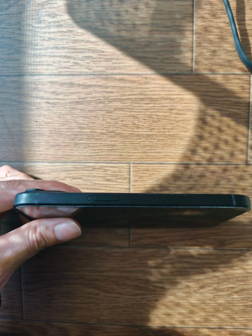 【美品】Apple iPhone 15 256GB ブラック