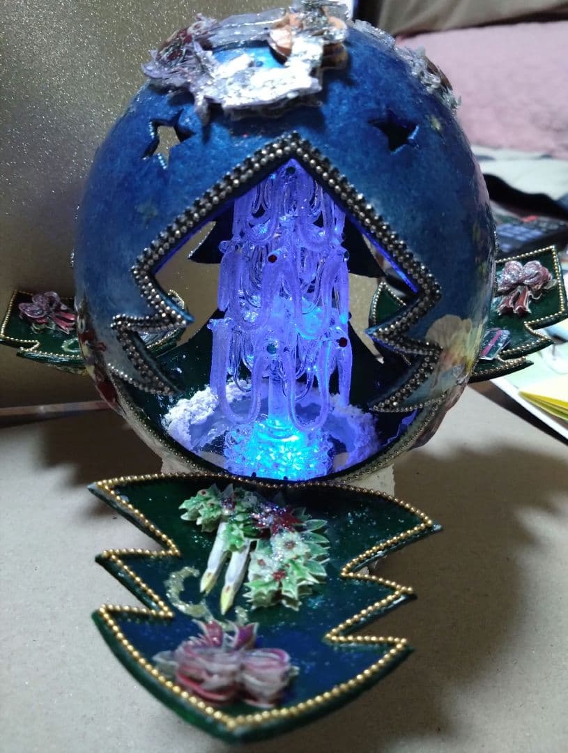 エッグアート オーストリッチのクリスマスツリーのLEDライト付きオブジェ