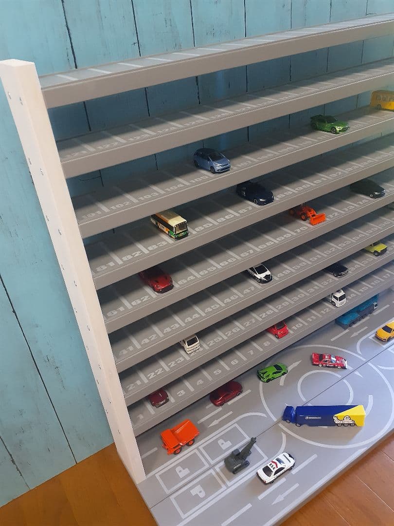 Nok　自作ミニカー収納棚9段168台ロータリー交差点付きトミカ