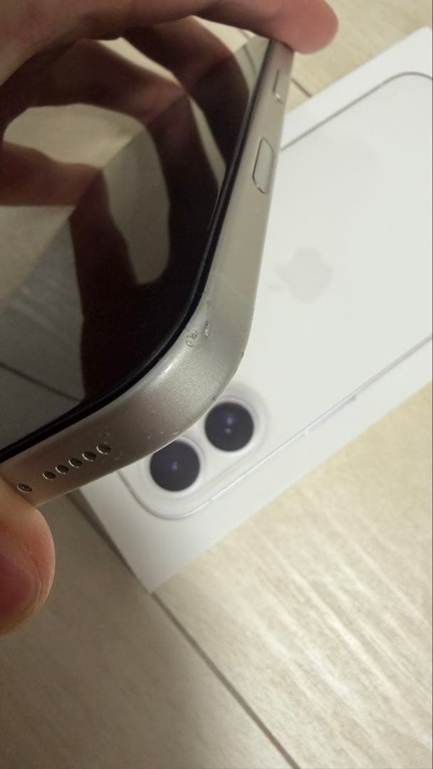 Apple iPhone16本体 ホワイト　128GB