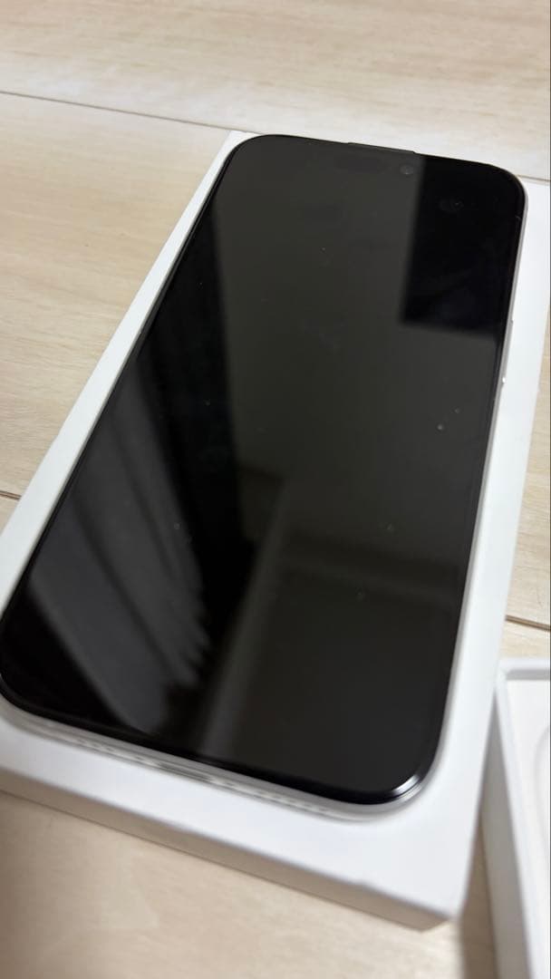 Apple iPhone16本体 ホワイト　128GB