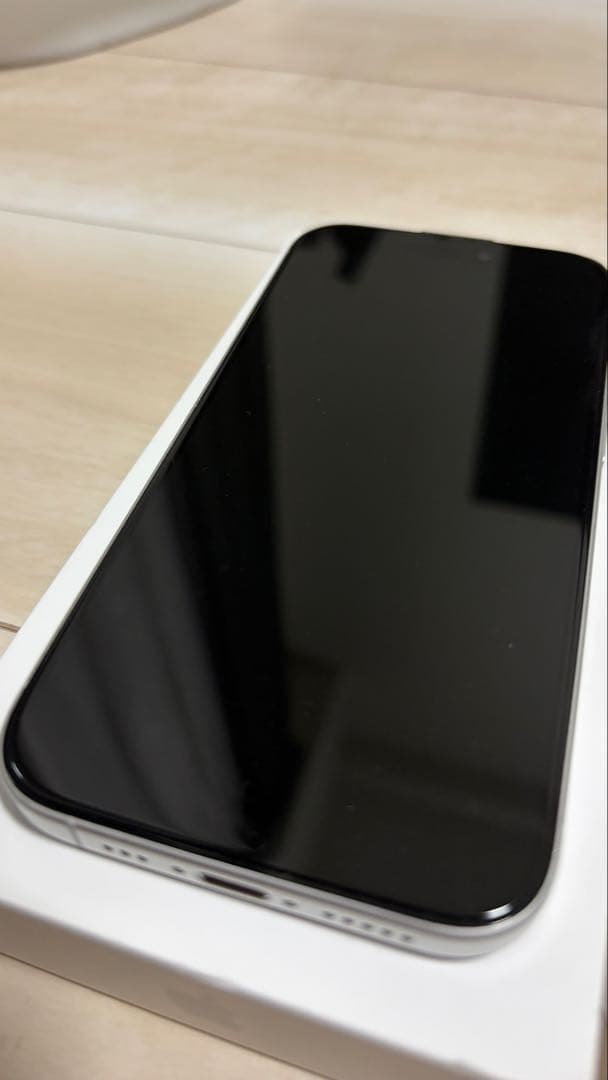 Apple iPhone16本体 ホワイト　128GB