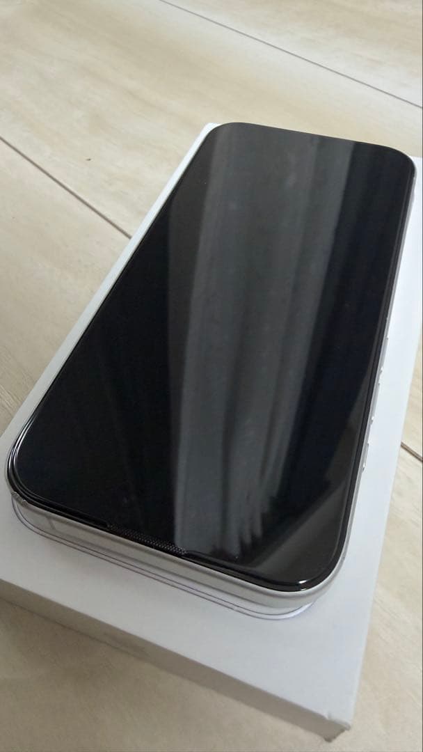 Apple iPhone16本体 ホワイト　128GB