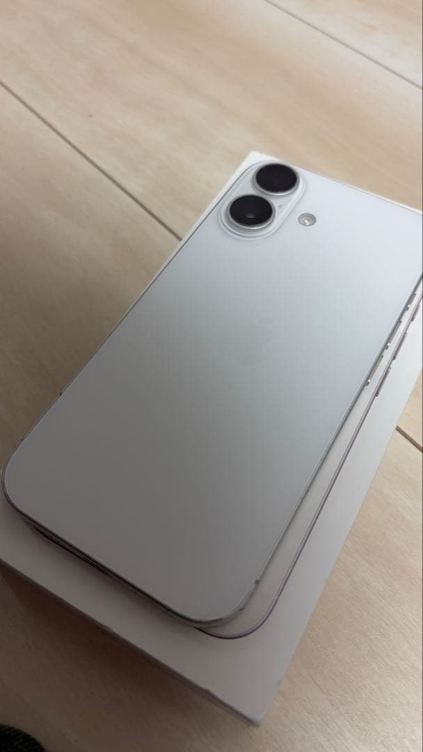 Apple iPhone16本体 ホワイト　128GB