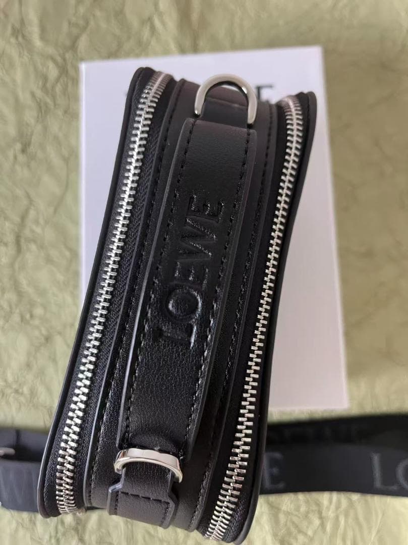 LOEWE ブラックレザー バッグ~~~