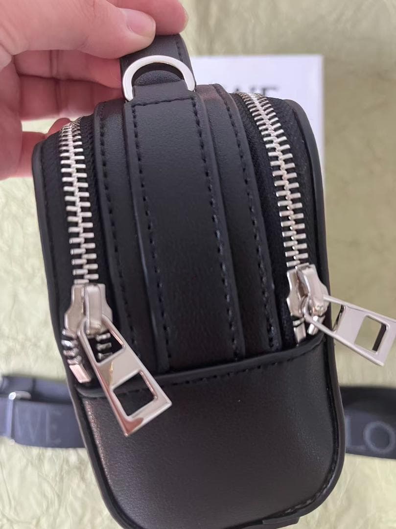 LOEWE ブラックレザー バッグ~~~