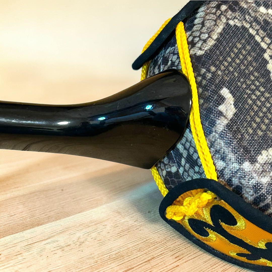 ほぼ未使用級❣️極美品✨沖縄三線 人工皮 天裏金箔仕上げ 付属品充実 専用ケース付