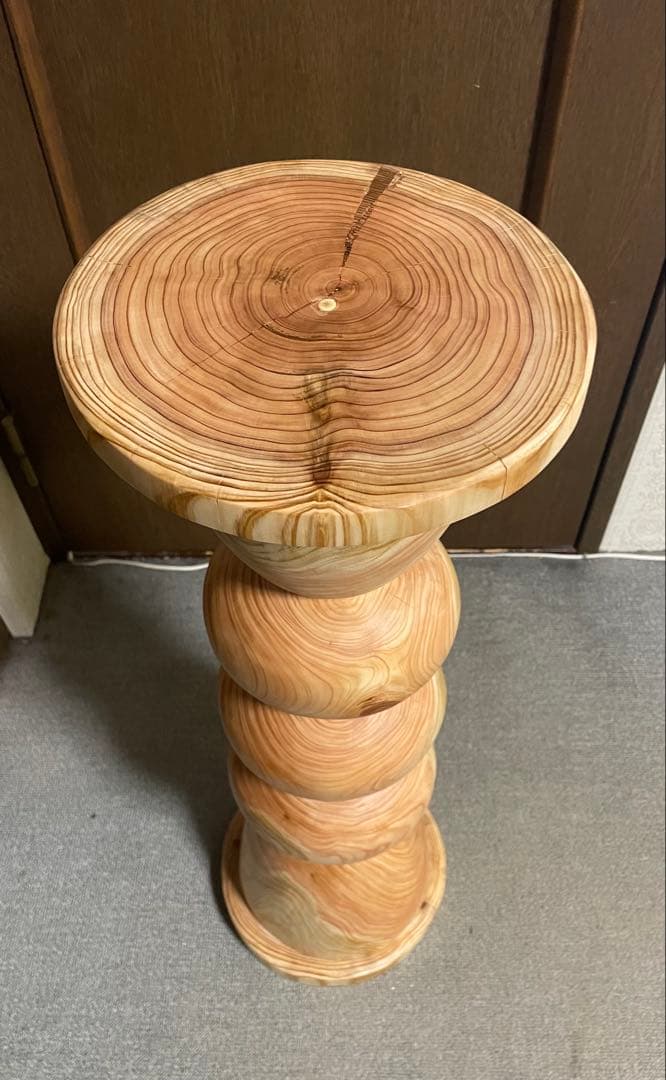 丸太　(ハピネス三茶)　観葉植物スタンド 球体デザイン