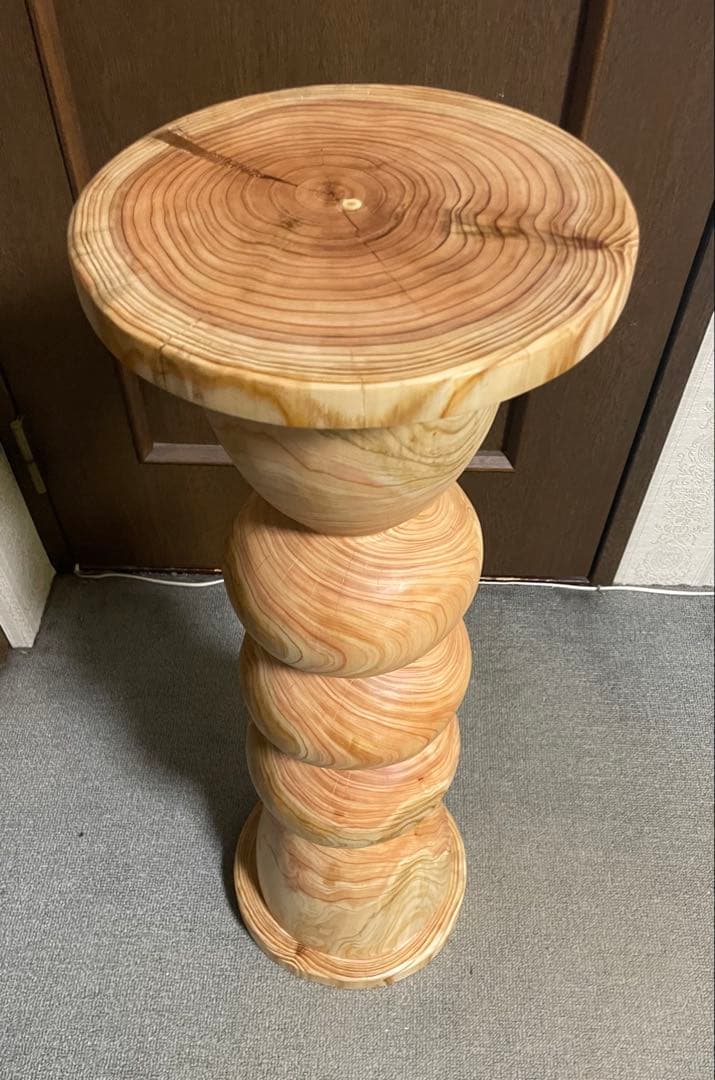 丸太　(ハピネス三茶)　観葉植物スタンド 球体デザイン