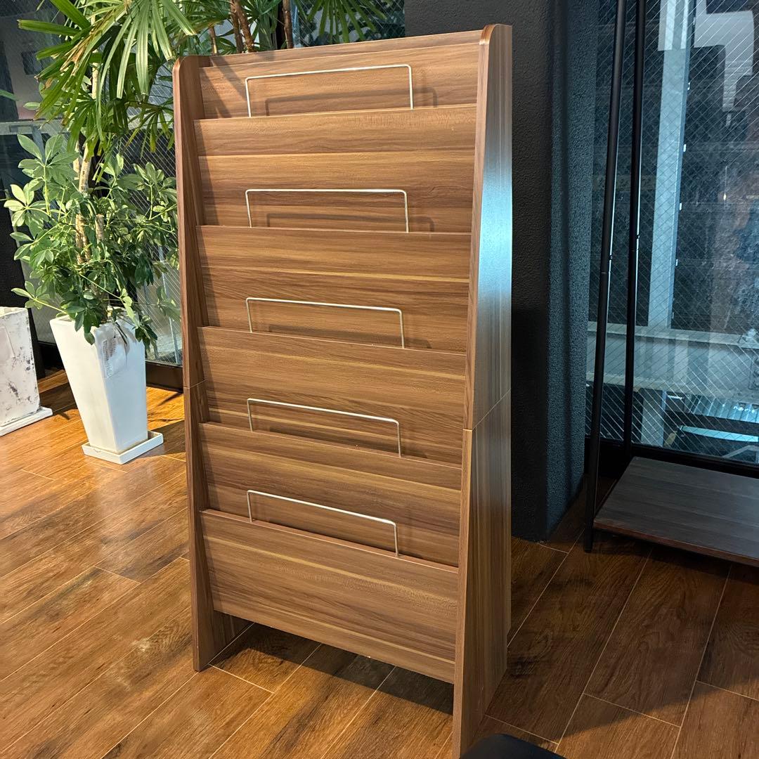 新潟市中央区引き渡し　表紙が見える マガジンラック 5段 雑誌収納絵本ラック