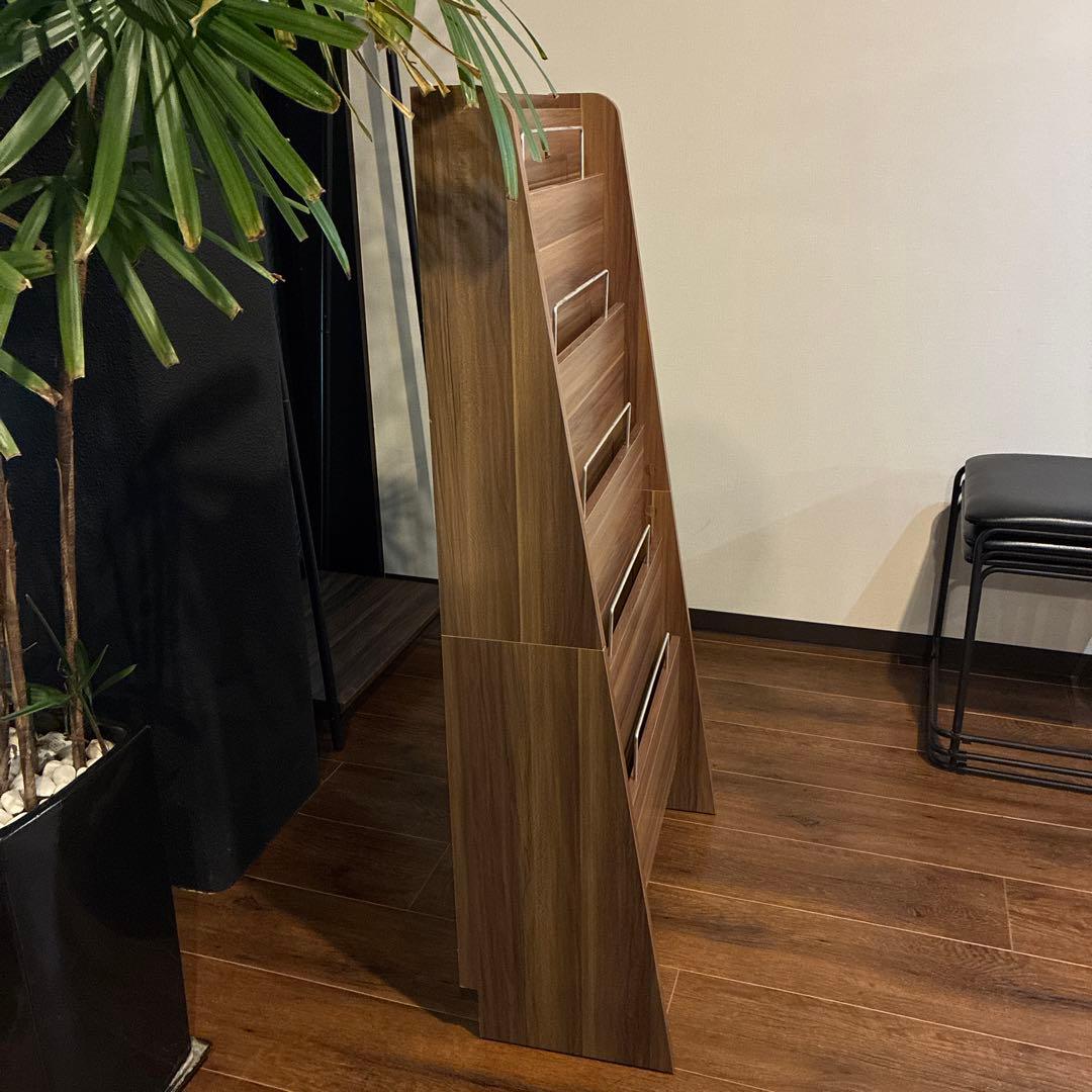 新潟市中央区引き渡し　表紙が見える マガジンラック 5段 雑誌収納絵本ラック