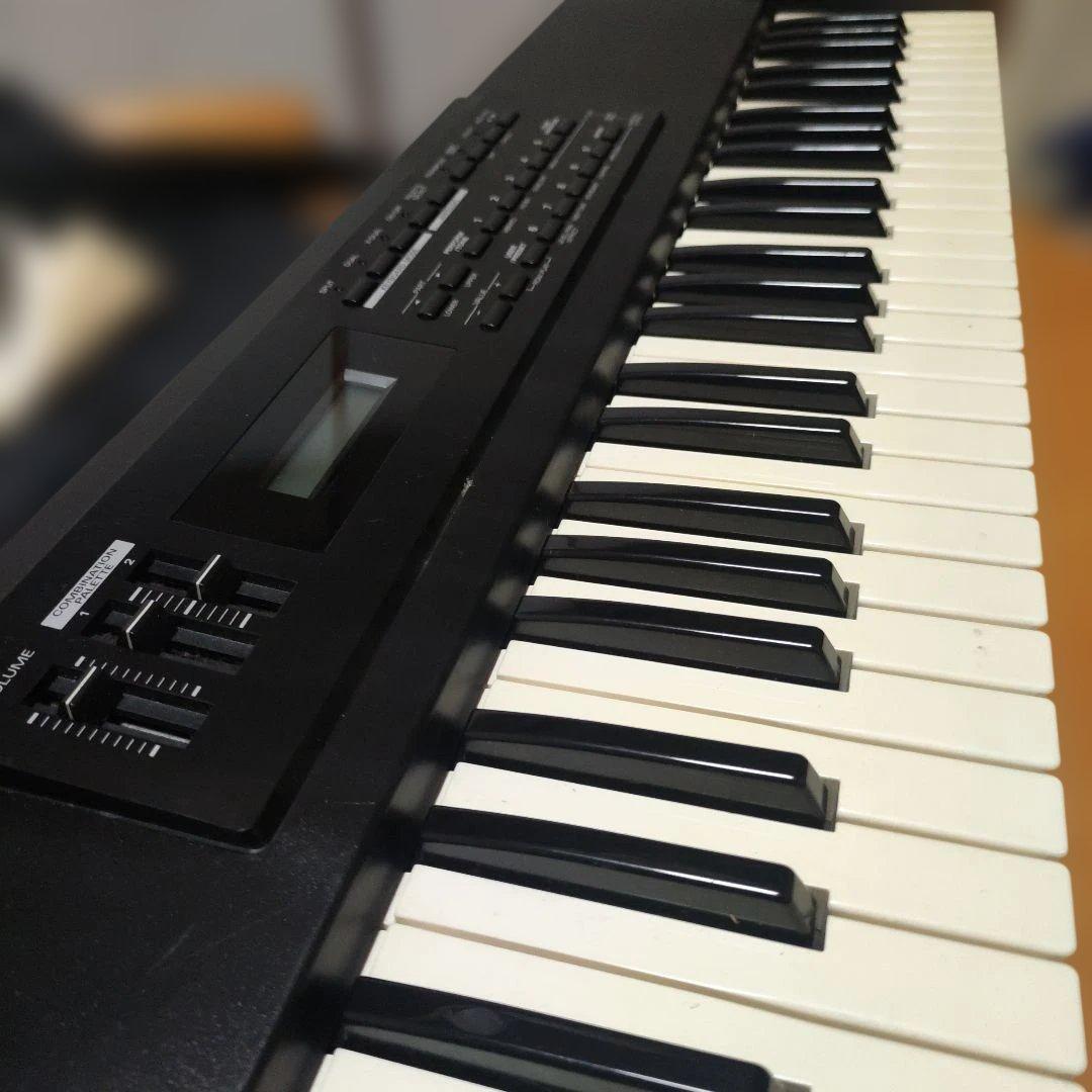Roland XP-10 シンセサイザー　ローランド