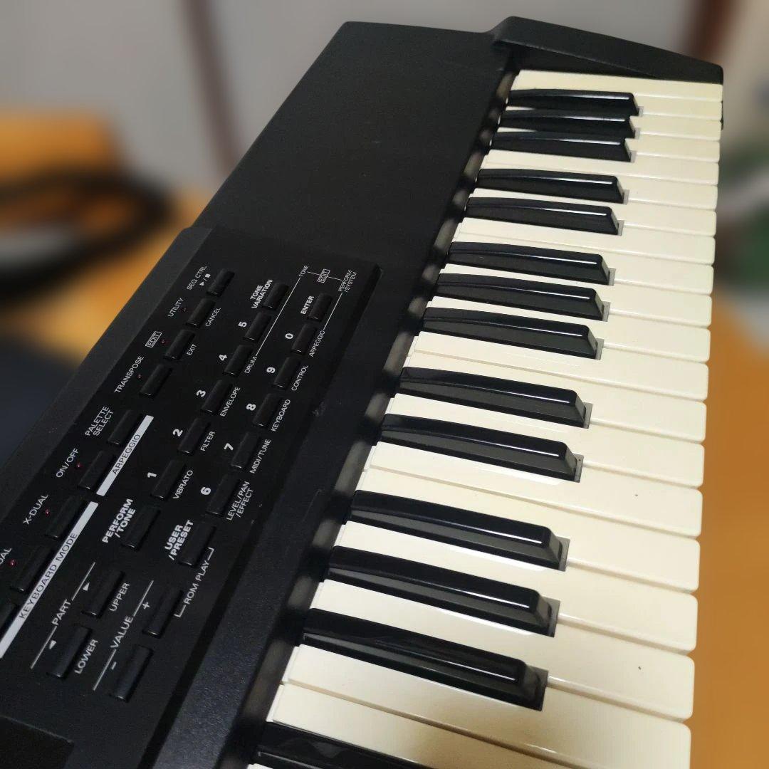 Roland XP-10 シンセサイザー　ローランド