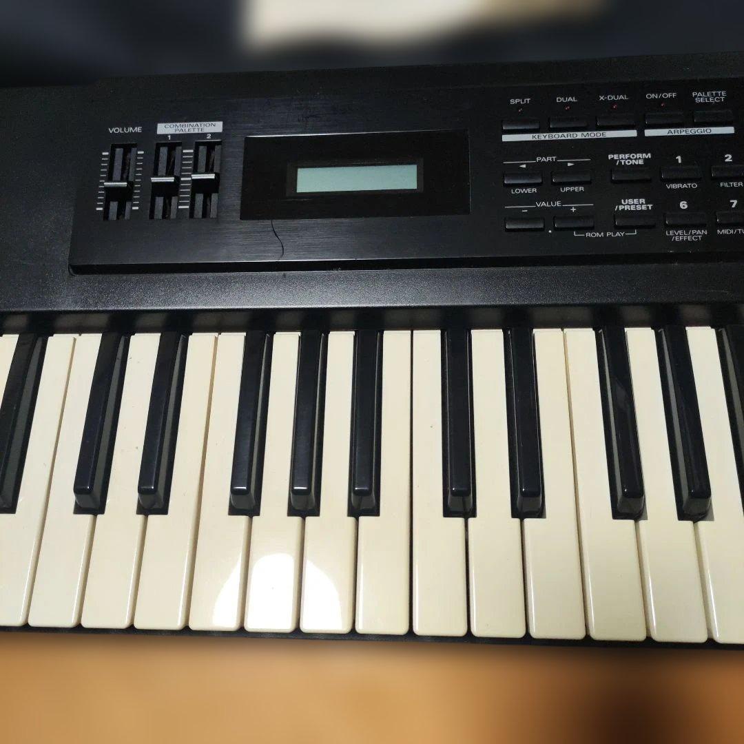 Roland XP-10 シンセサイザー　ローランド