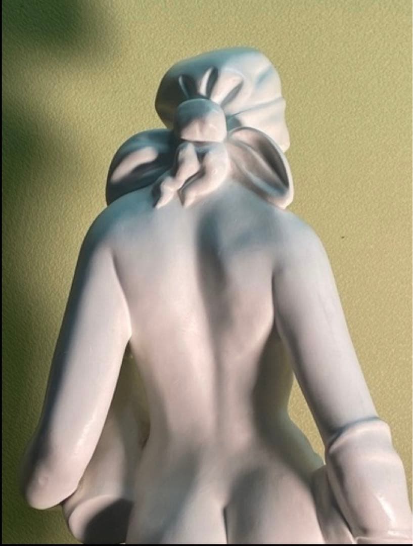 置き物　水の精　女性　彫刻　（約）高さ66cm 幅　22cm