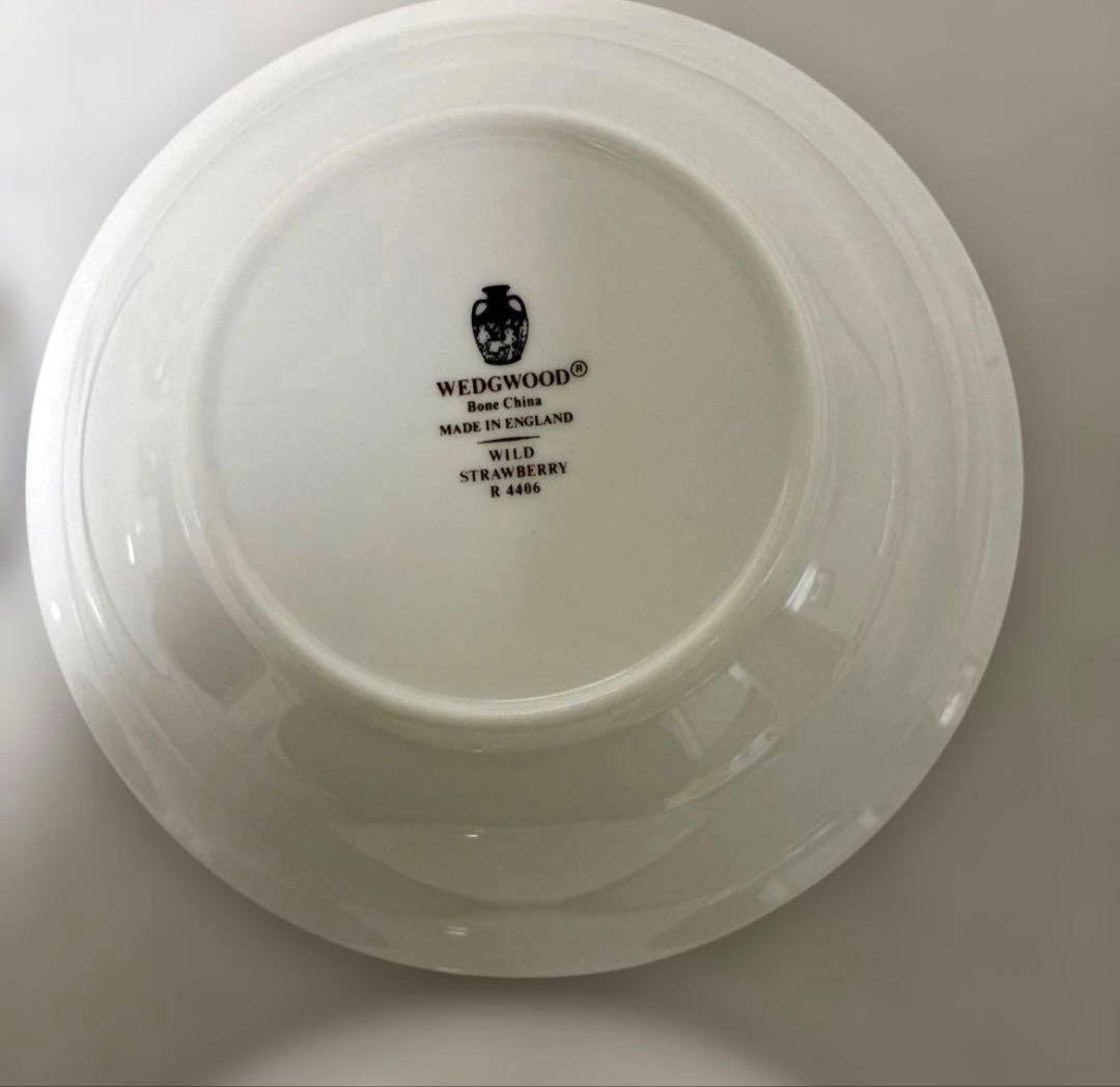 ウェッジウッド　ワイルドストロベリー　サラダソーサー　黒壺4枚