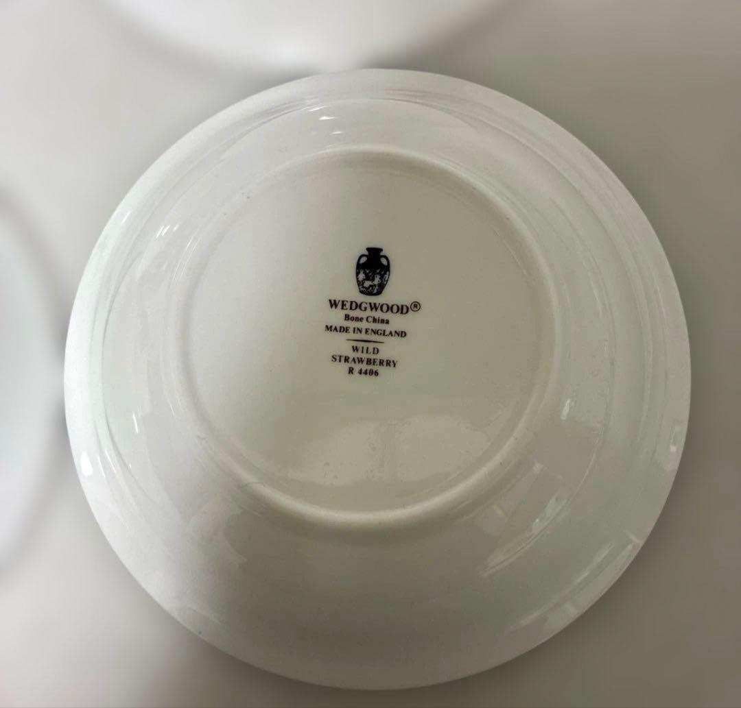 ウェッジウッド　ワイルドストロベリー　サラダソーサー　黒壺4枚