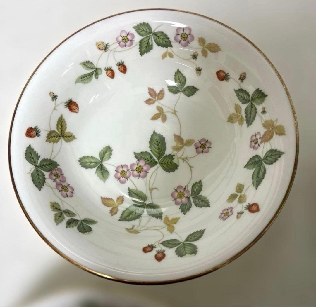 ウェッジウッド　ワイルドストロベリー　サラダソーサー　黒壺4枚