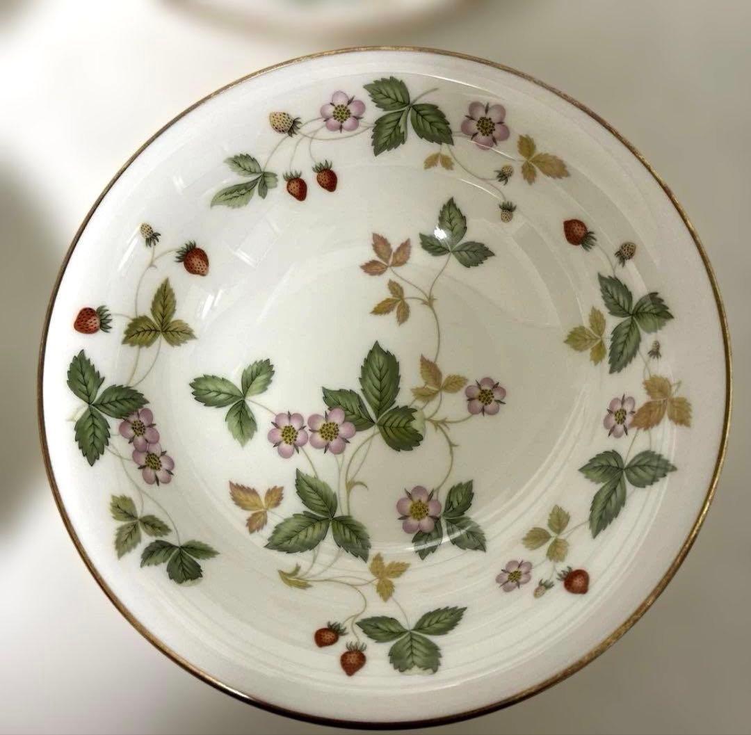 ウェッジウッド　ワイルドストロベリー　サラダソーサー　黒壺4枚