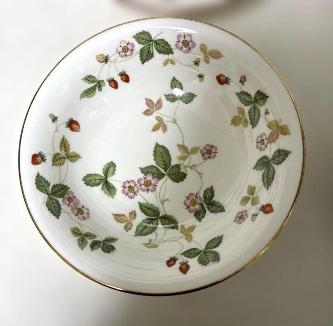 ウェッジウッド　ワイルドストロベリー　サラダソーサー　黒壺4枚