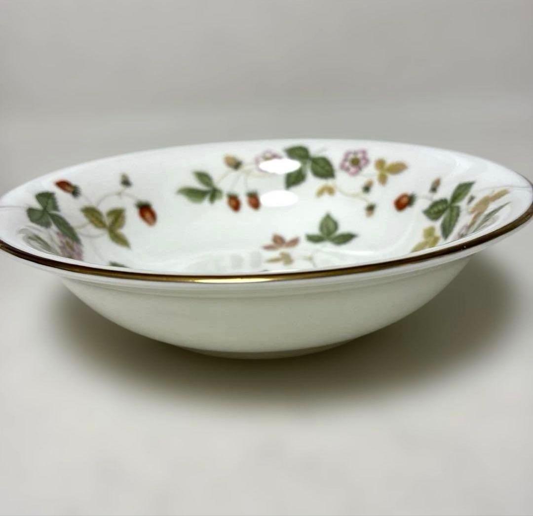 ウェッジウッド　ワイルドストロベリー　サラダソーサー　黒壺4枚