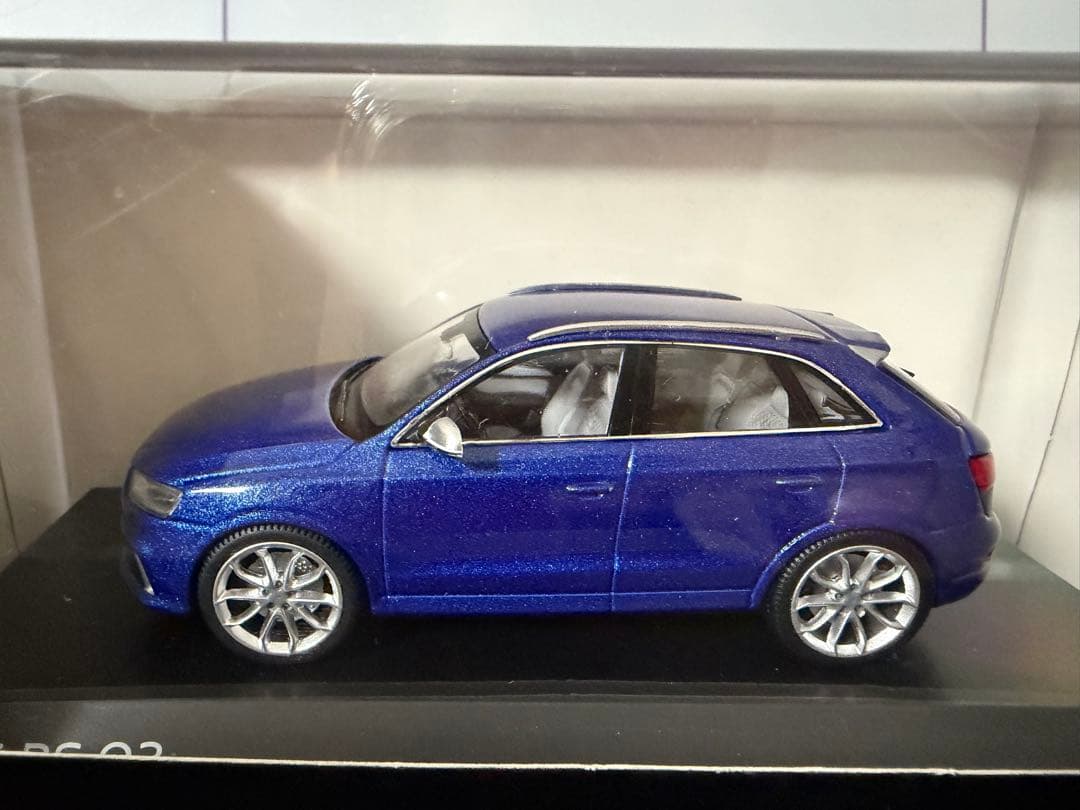 Audi RS Q3 ミニカー 1/43 Schuco