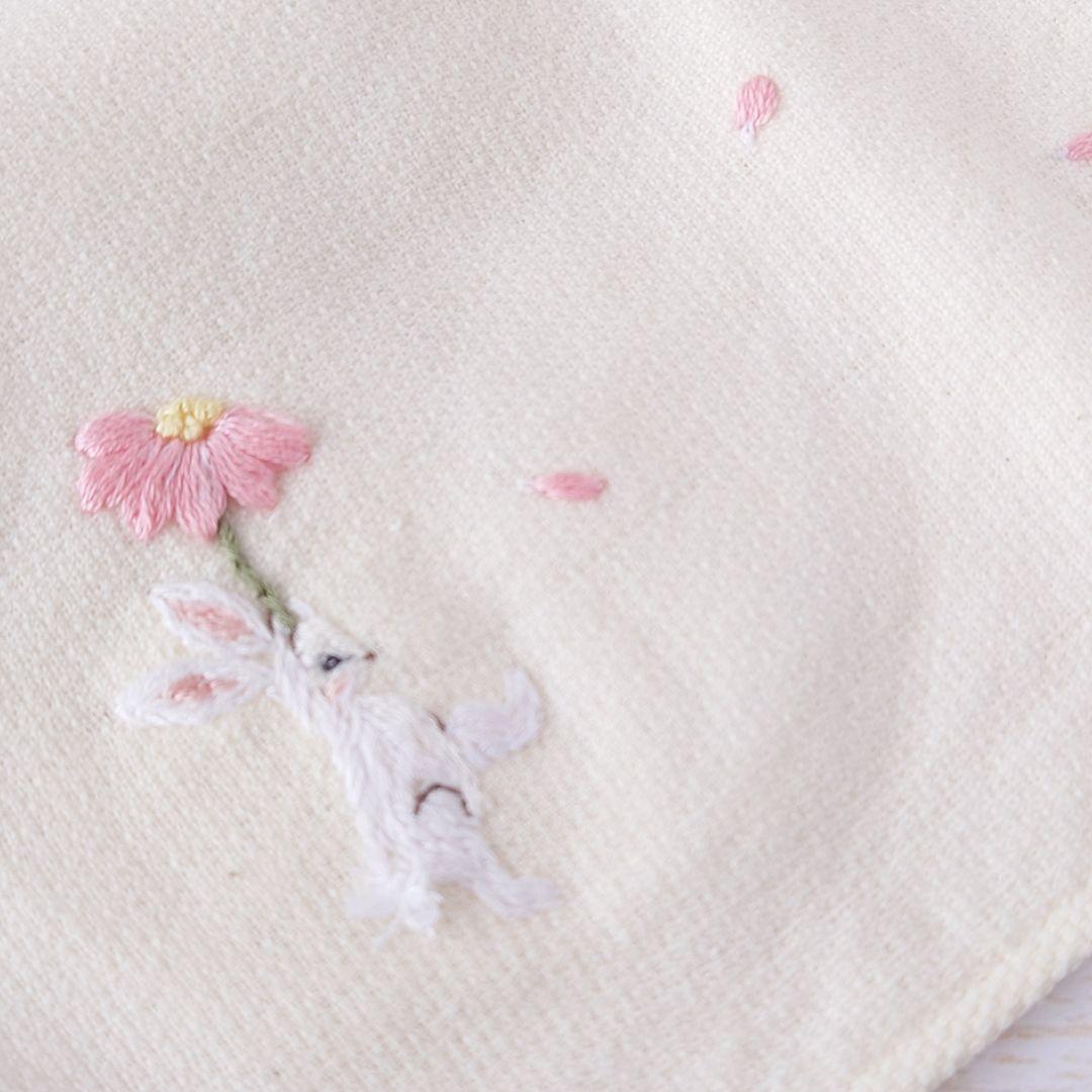 手刺繍入ちっちゃな タオルハンカチ【うさこと花】