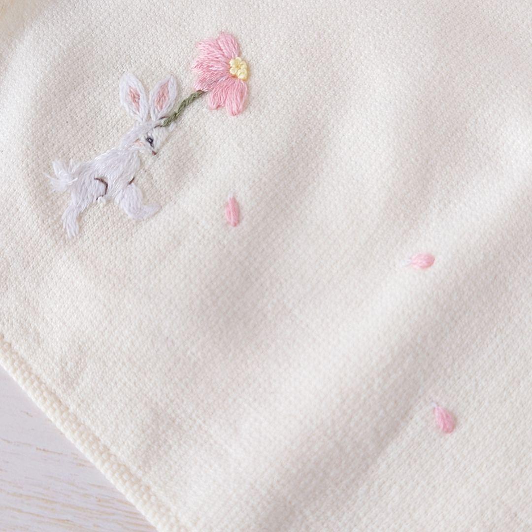 手刺繍入ちっちゃな タオルハンカチ【うさこと花】