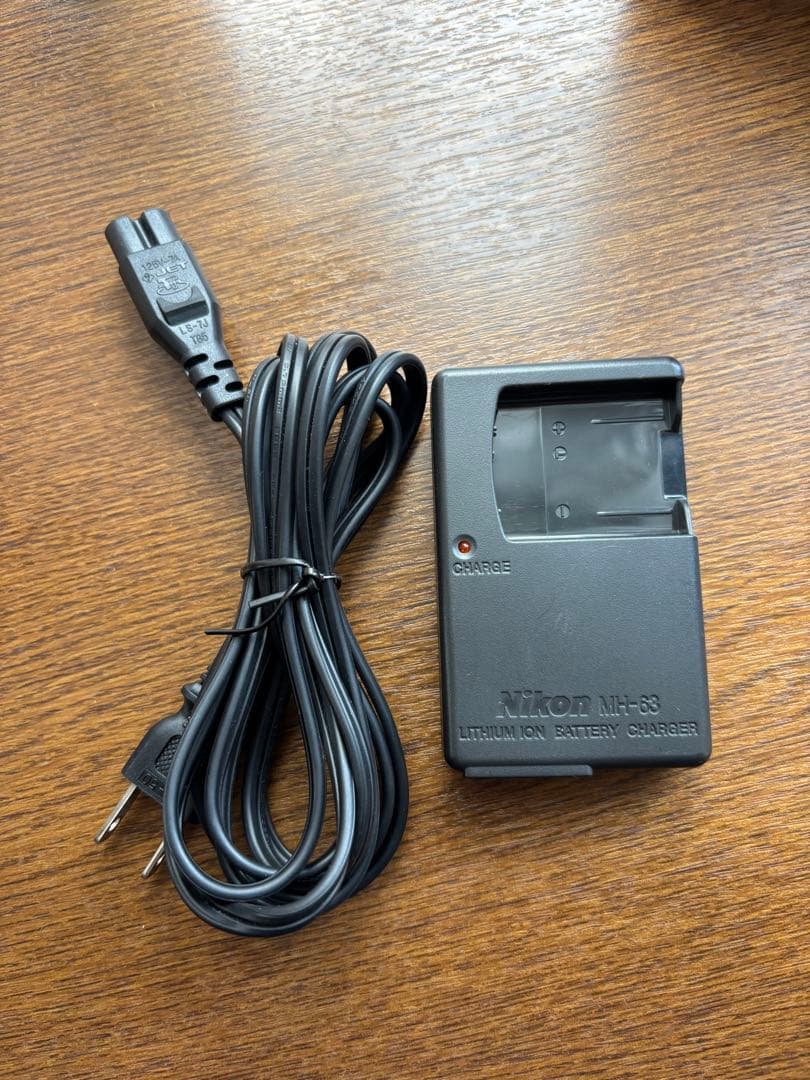 Nikon COOLPIX ピンク コンパクトデジタルカメラ　充電器付