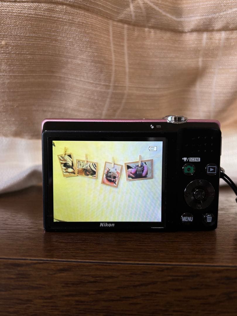 Nikon COOLPIX ピンク コンパクトデジタルカメラ　充電器付