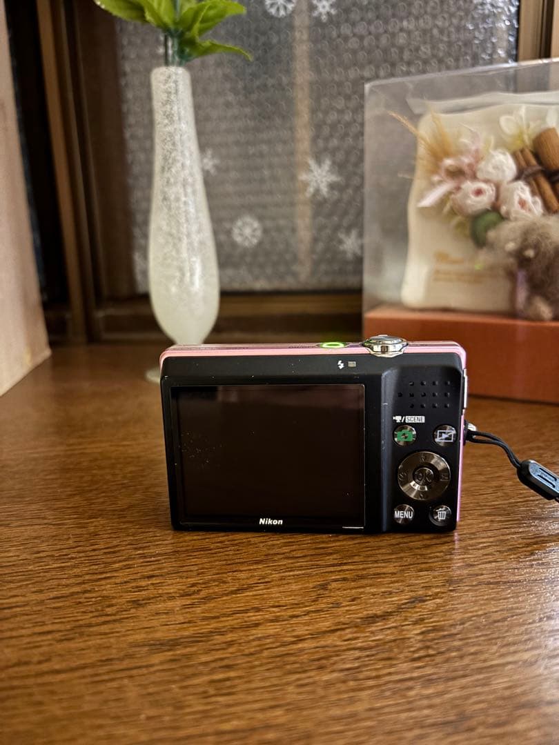 Nikon COOLPIX ピンク コンパクトデジタルカメラ　充電器付