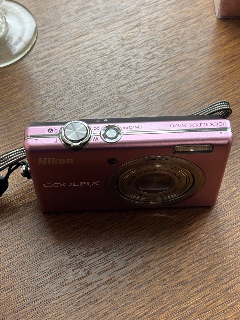 Nikon COOLPIX ピンク コンパクトデジタルカメラ　充電器付