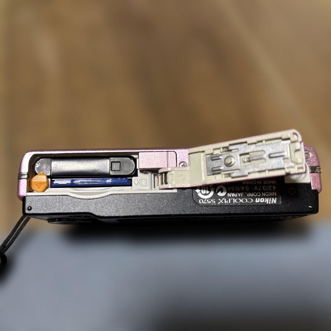 Nikon COOLPIX ピンク コンパクトデジタルカメラ　充電器付