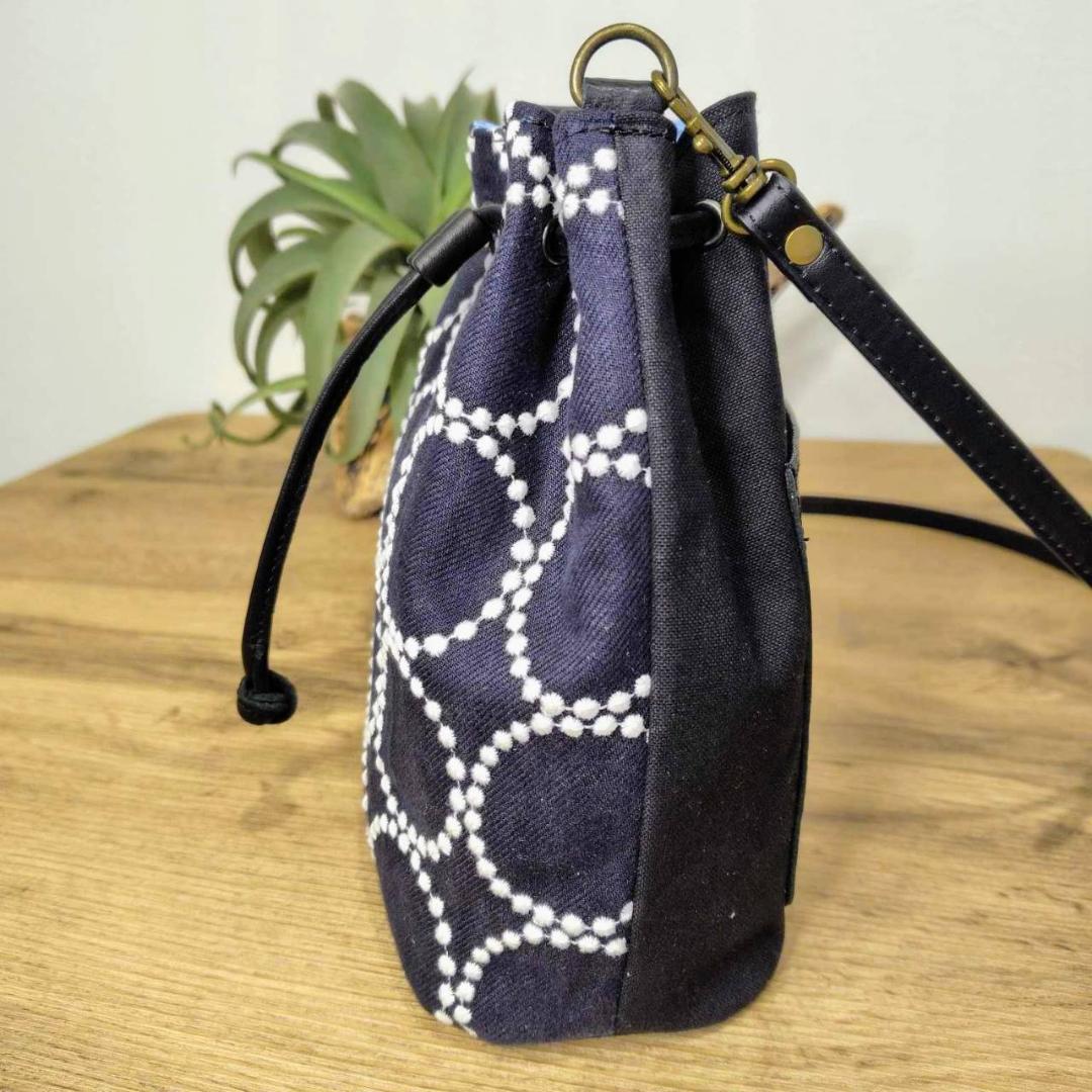 ミナペルホネン/tambourineタンバリンネイビー×白/巾着型ポシェットショ